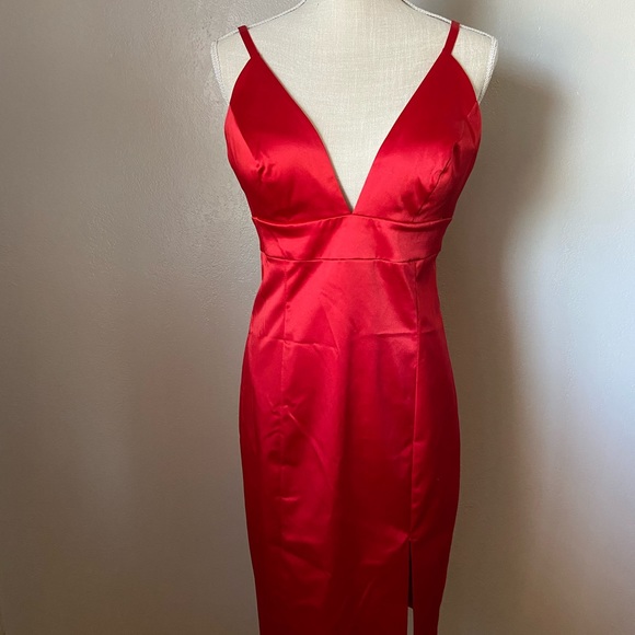 Red dress - Picture 2 of 3